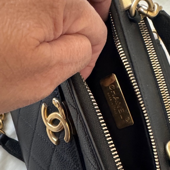 Chanel Black Quilted Crossbody with Gold Chain “AUTHENTIC” - Picture 7 of 11